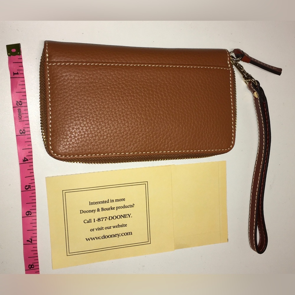 NEW! DOONEY & BOURKE Caramel zip Around Phone Wristlet - Picture 3 of 11